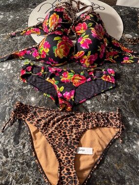 Victoria Secrets bikini pushups 34DD OR 38D and M or L bottoms